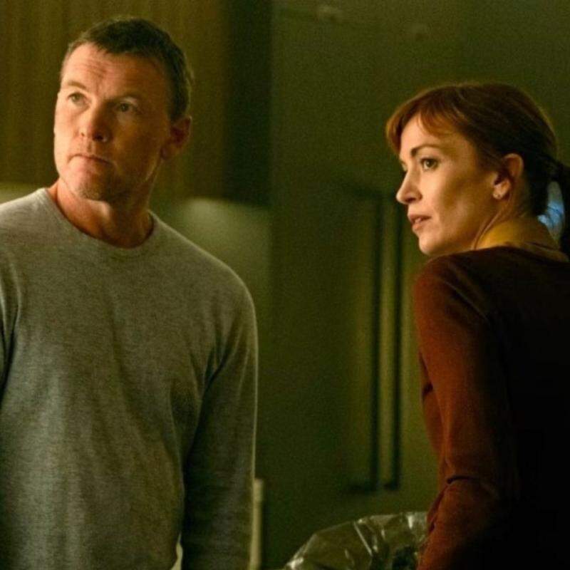 Sam Worthington e Britt Lower estrelam novo thriller de Harlan Coben