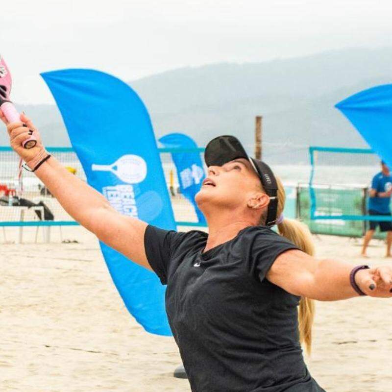 Lili Lima, árbitra geral da competição, é professora de Educação Física e chegou a ser atleta profissional de beach tennis