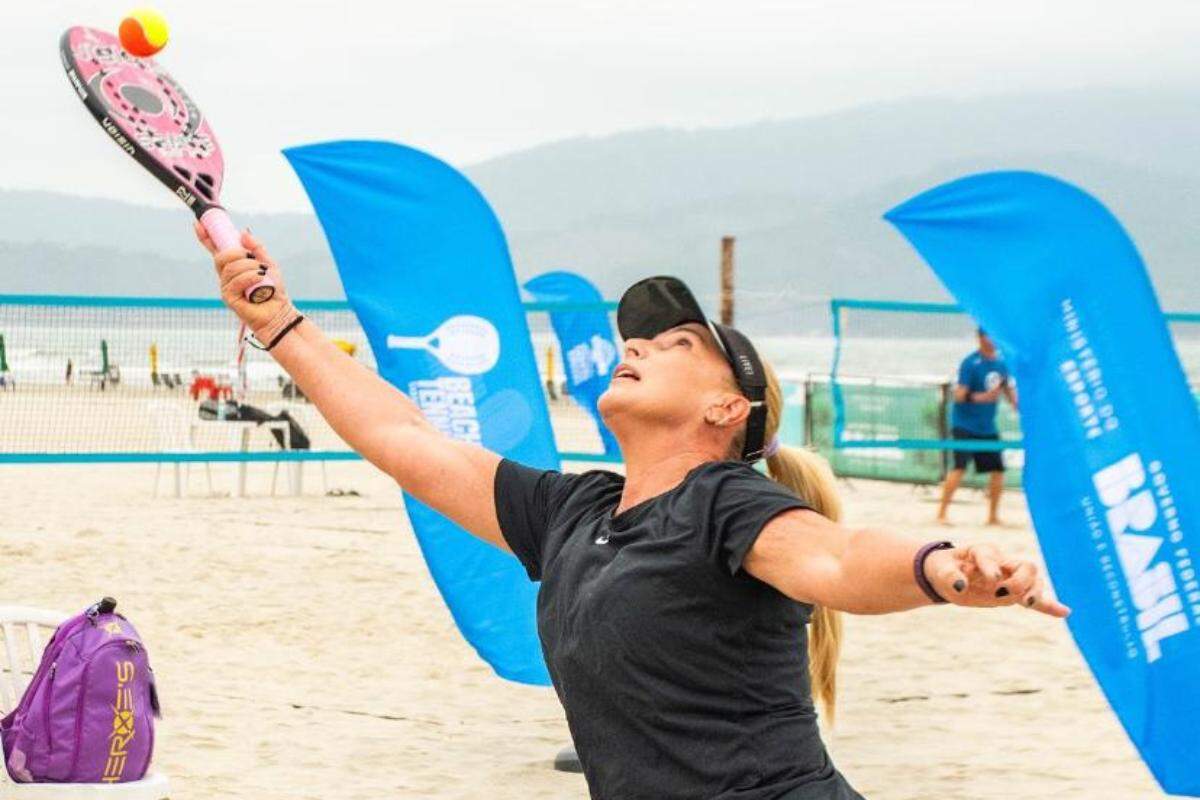 Lili Lima, árbitra geral da competição, é professora de Educação Física e chegou a ser atleta profissional de beach tennis
