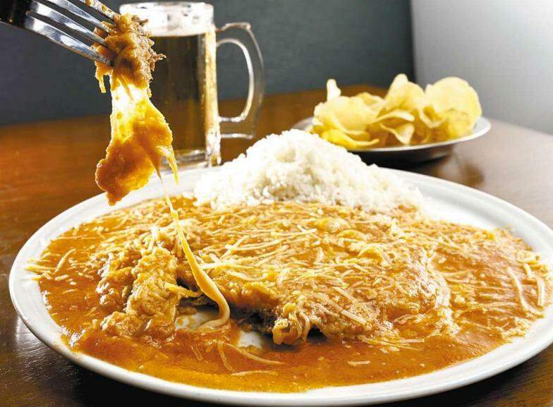 O carro-chefe do cardápio são os parmegianas, mas o restaurante também tem especialidades alemãs