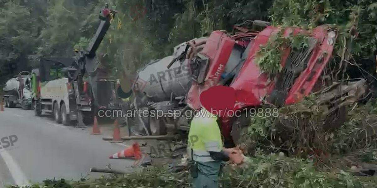 O acidente aconteceu no km 51 da Rodovia Anchieta, em Cubatão