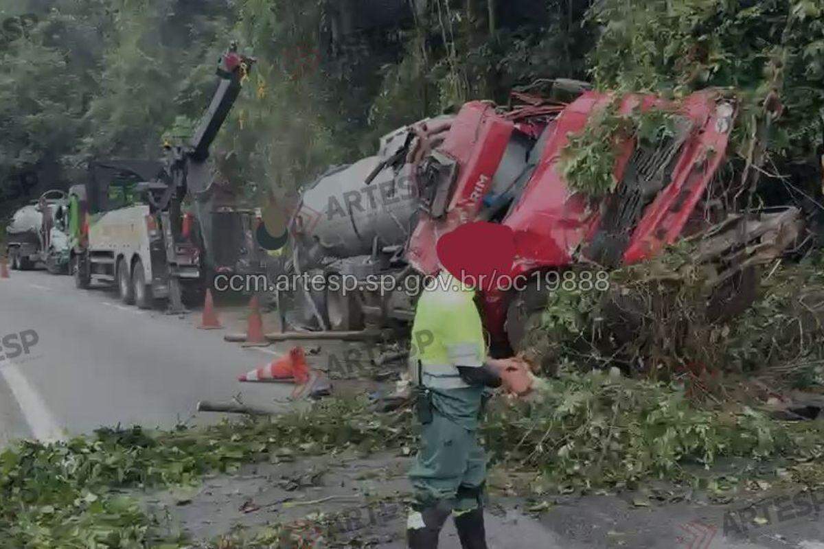 O acidente aconteceu no km 51 da Rodovia Anchieta, em Cubatão
