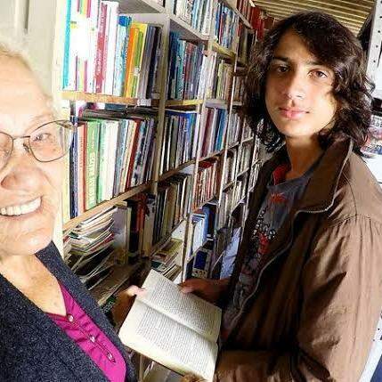Após fazer o programa de Educação para Jovens e Adultos, se formou em pedagogia e não parou mais