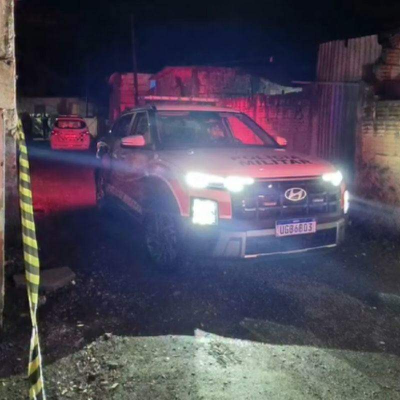 Policiais militares encontraram o homem morto após se depararem com aglomeração no bairro Vila Nova, em Registro