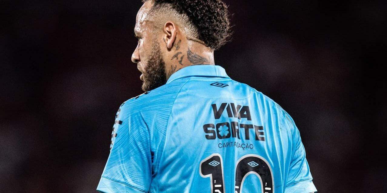 A camisa azul foi a mais vendida do Santos, desde o lançamento, no ano passado