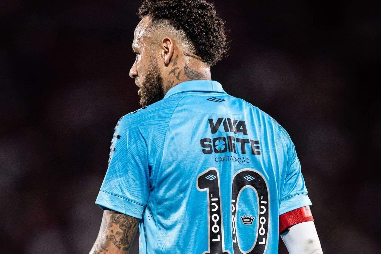 A camisa azul foi a mais vendida do Santos, desde o lançamento, no ano passado