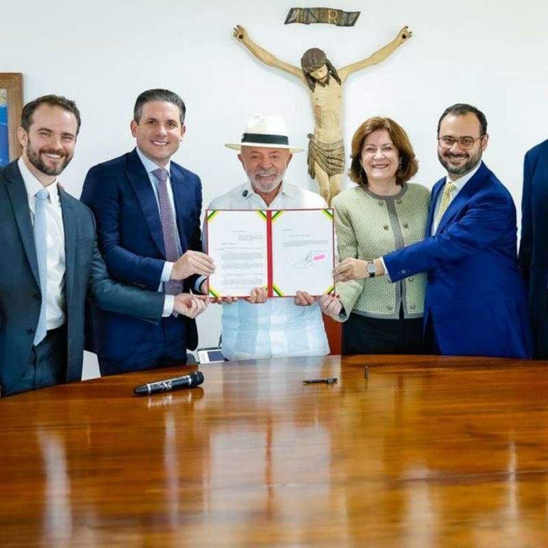 Lula entrega a Motta projeto para beneficiar MEIs