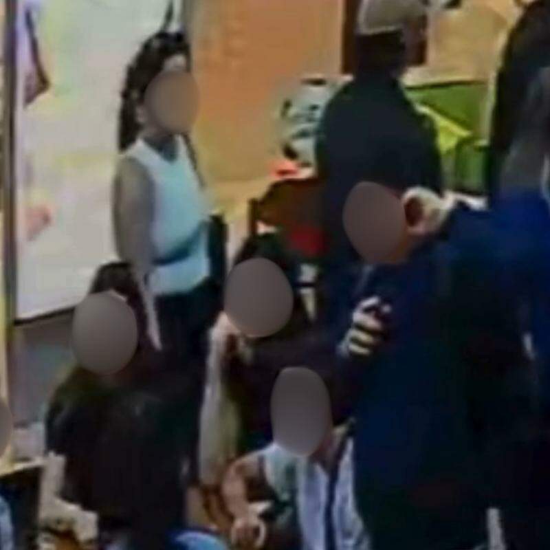 A ação criminosa durou poucos minutos no shopping de São Vicente