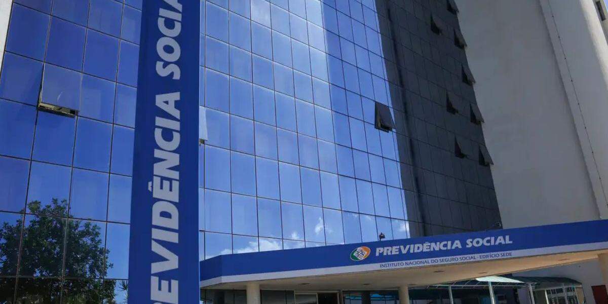 Fila do INSS cai ao menor nível em 21 meses, com 1,8 milhão de pedidos