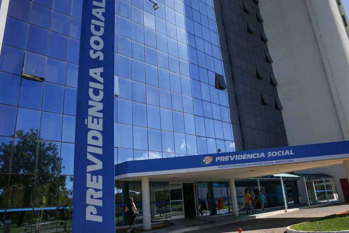 Fila do INSS cai ao menor nível em 21 meses, com 1,8 milhão de pedidos