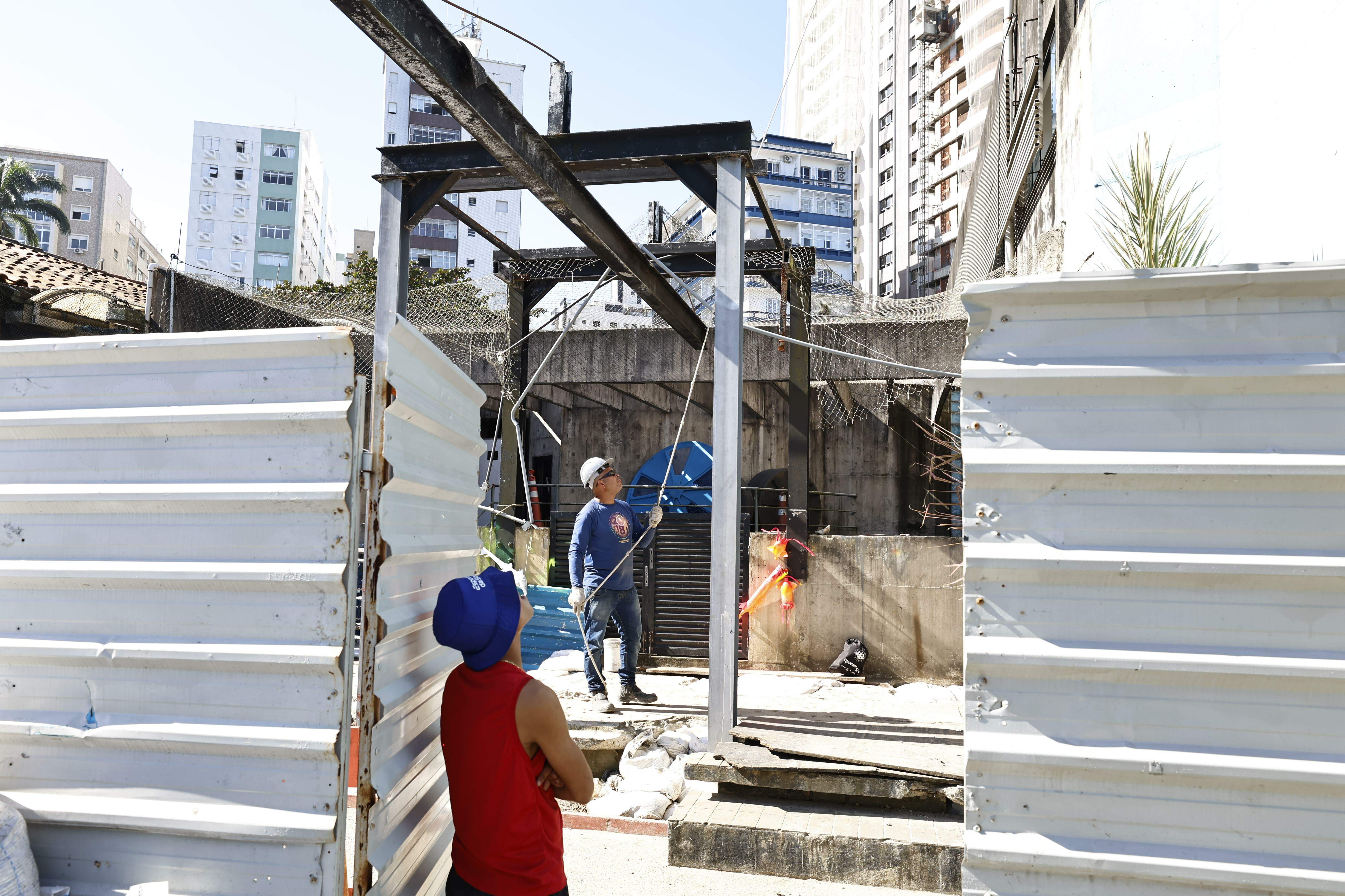 Revitalização do Aquário de Santos começou em junho do ano passado, mas empresa que venceu a licitação não cumpriu o cronograma: apenas 9% do previsto