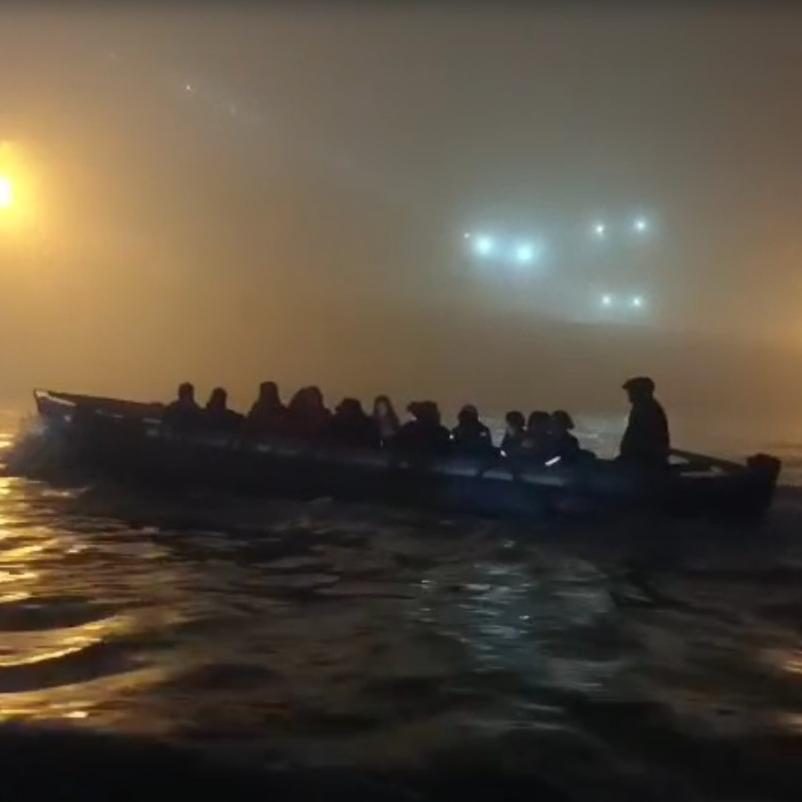 Com a paralisação das barcas, apenas as catraias realizaram a travessia entre Santos e Guarujá na manhã desta quinta-feira (2)