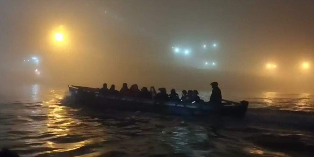 Com a paralisação das barcas, apenas as catraias realizaram a travessia entre Santos e Guarujá na manhã desta quinta-feira (2)