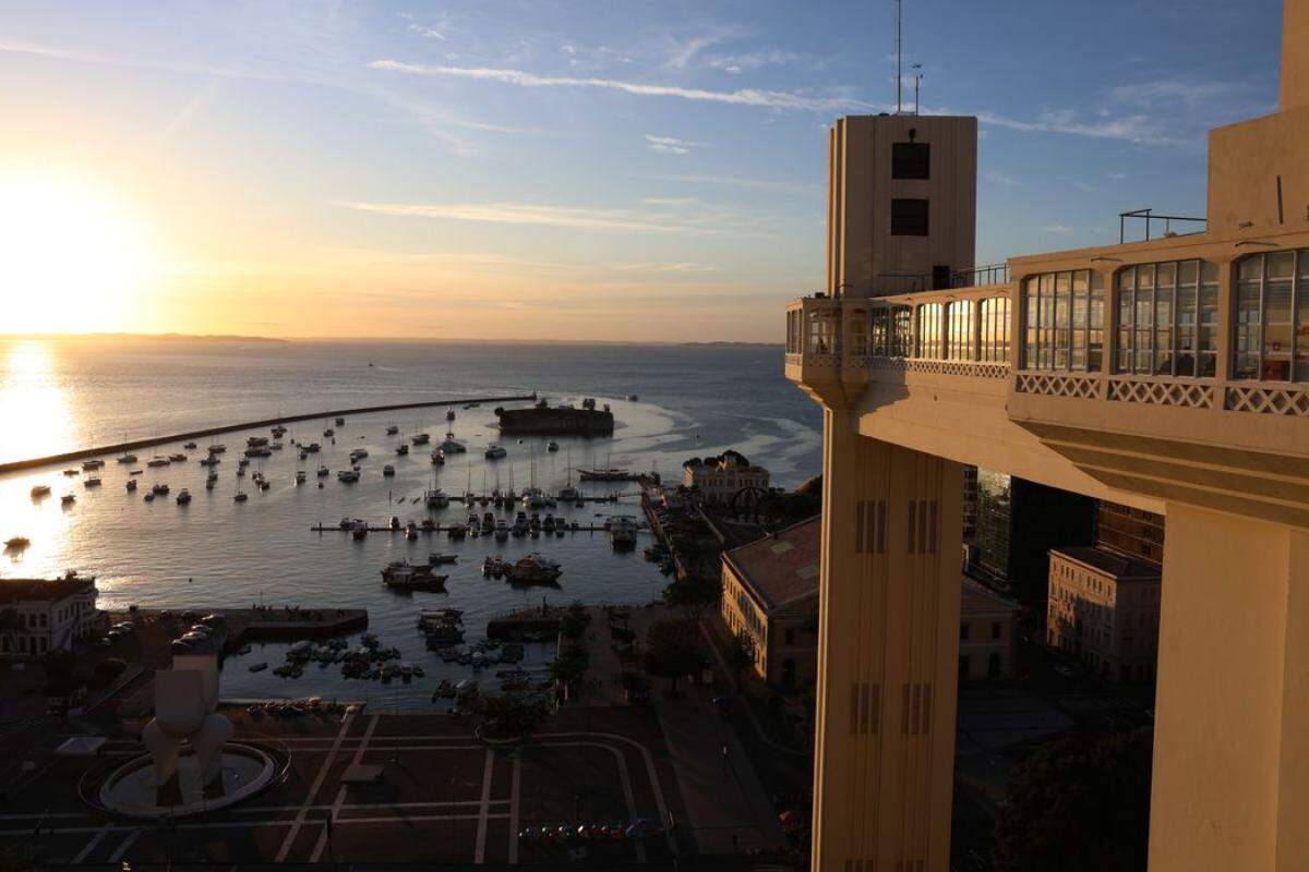 A partir deste ano, Salvador passa a ser, simbolicamente, a capital do Brasil no dia 2 de julho