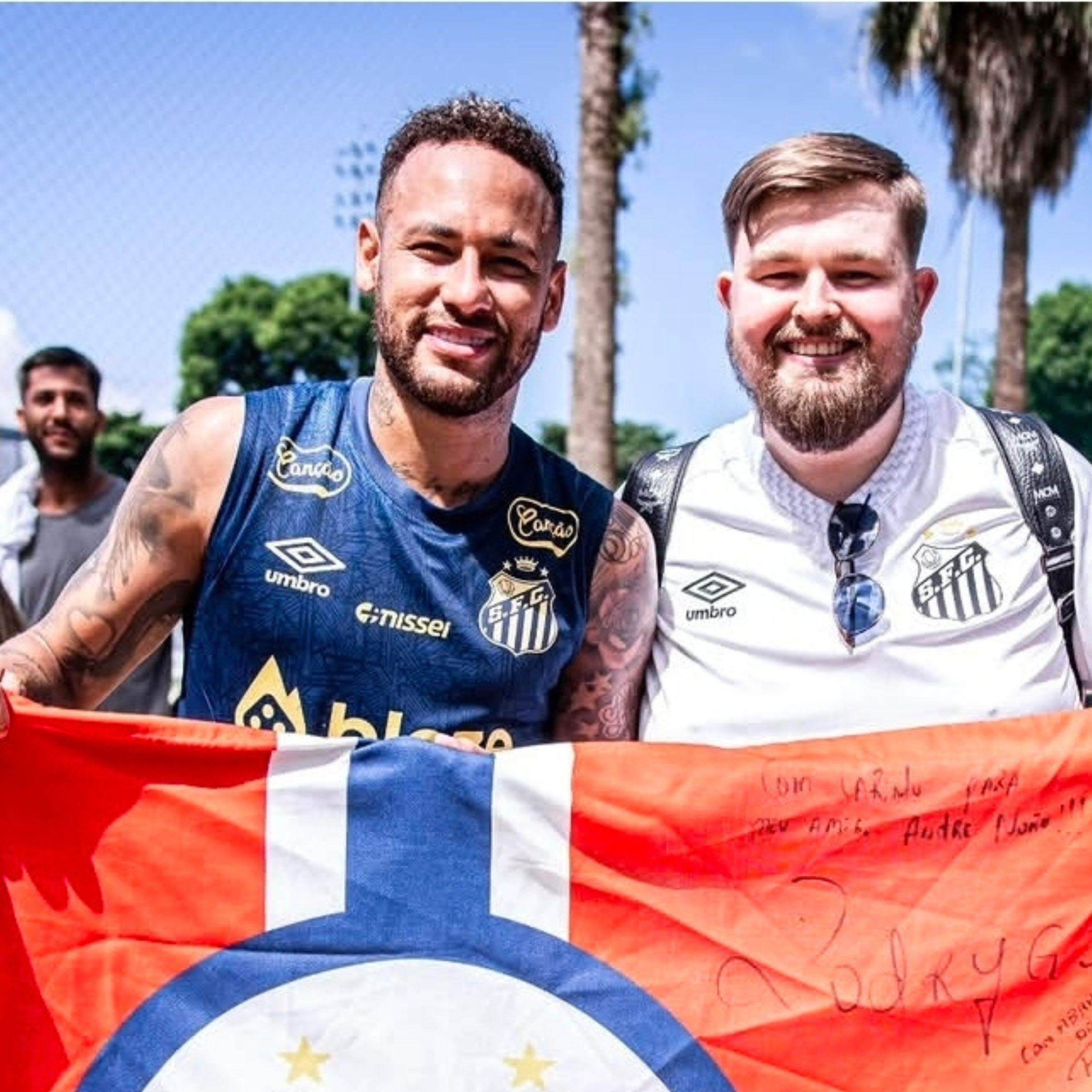 No ano passado, André conheceu Neymar no CT Rei Pelé em Santos; na última terça, comemorou em Oslo com uma das filhas a classificação norueguesa diante da Costa do Marfim