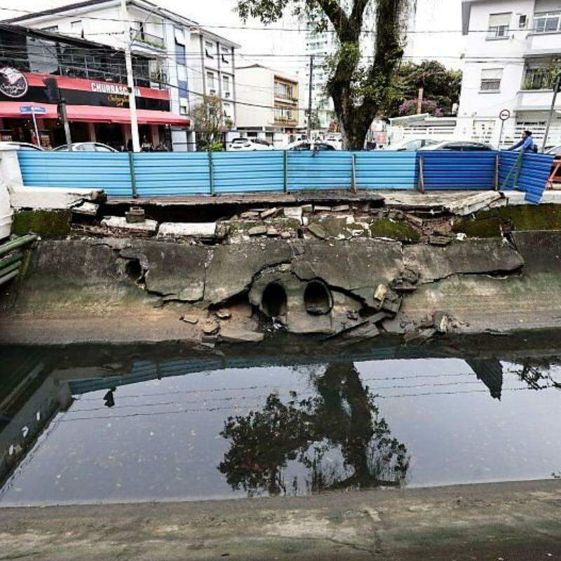 Obras para recuperação de trecho no Canal 4, em Santos, seguem em andamento