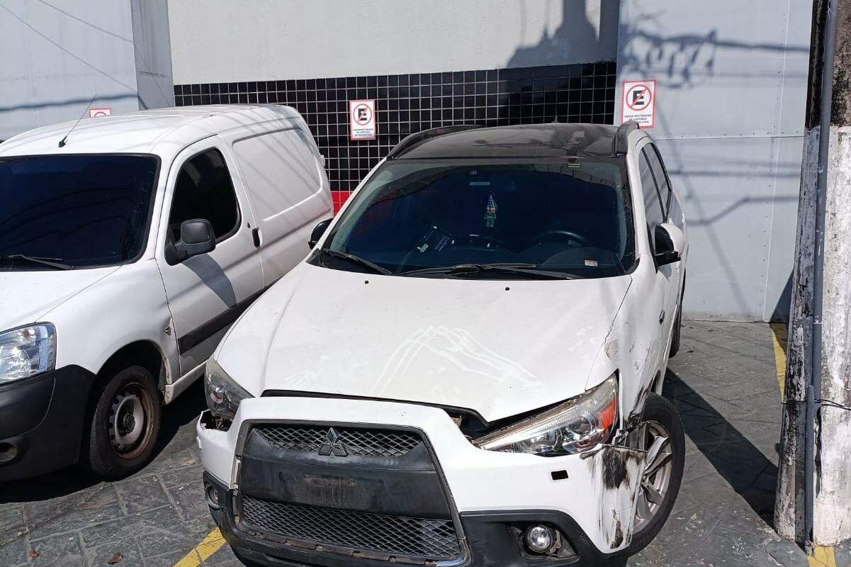 Homem ligado a facção criminosa é preso com carro adulterado após perseguição em São Vicente