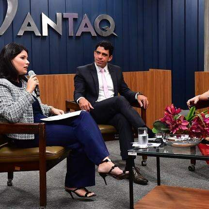 Lançamento contou com roda de conversa, mediada pela diretora da Antaq Cristina Castro (à direita)