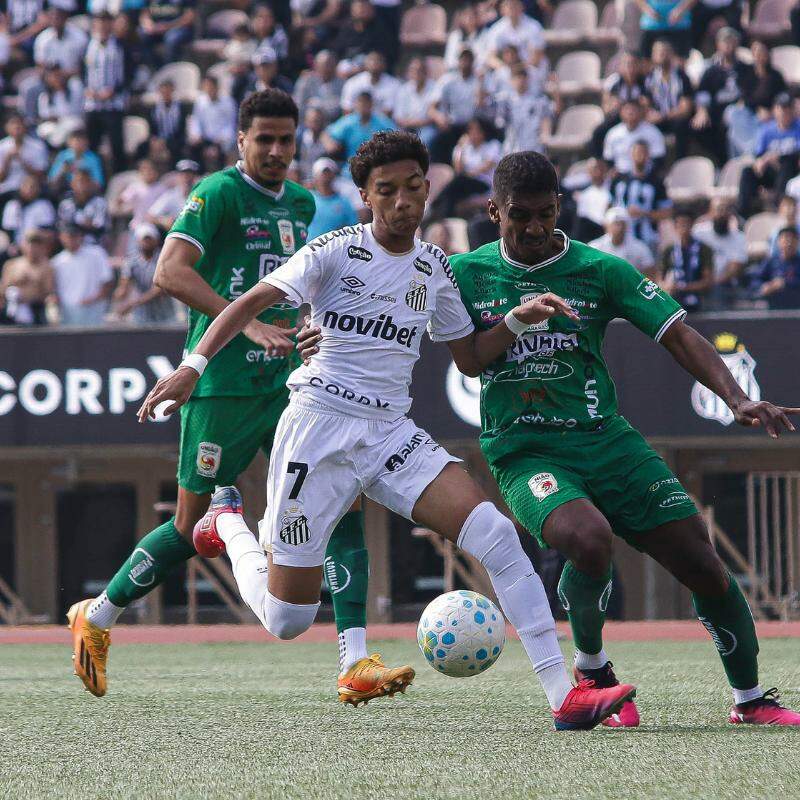Robinho Jr. marcou o terceiro gol do Santos; antes, deu assistência para João Ananias