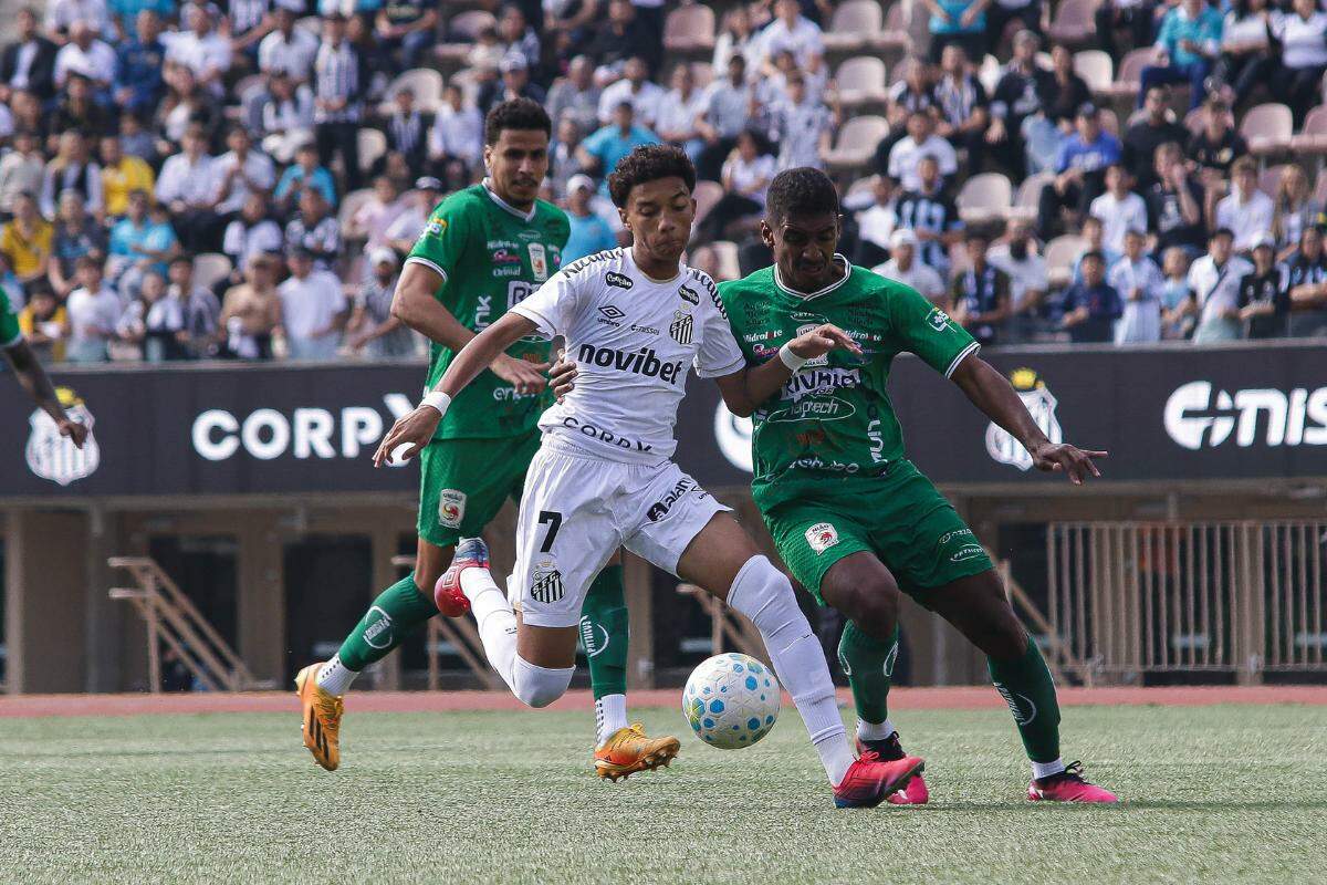 Robinho Jr. marcou o terceiro gol do Santos; antes, deu assistência para João Ananias
