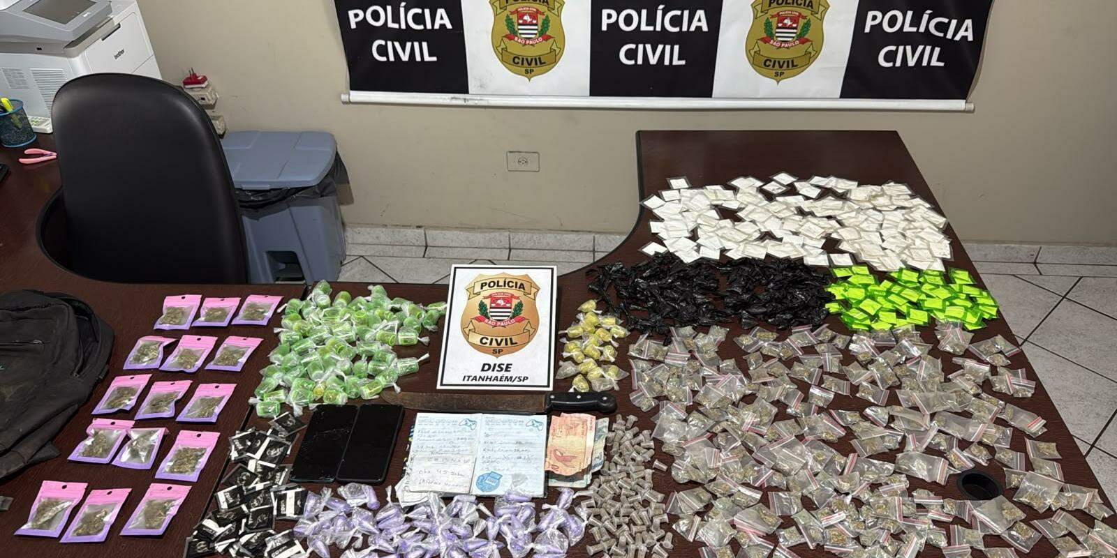 Investigação revela organização do tráfico em Itanhaém; cinco são presos e mais de 900 porções de drogas são apreendidas