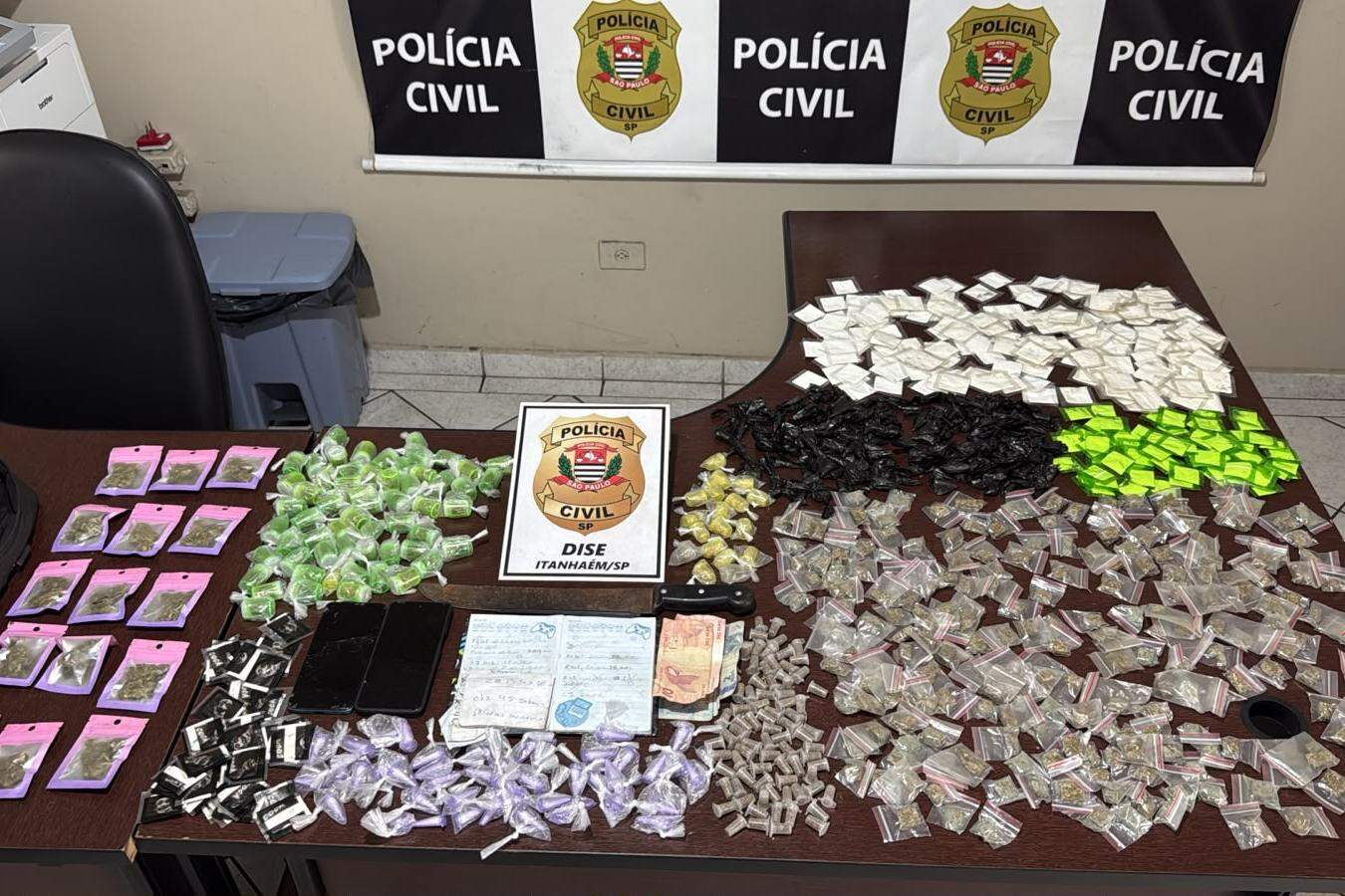 Investigação revela organização do tráfico em Itanhaém; cinco são presos e mais de 900 porções de drogas são apreendidas