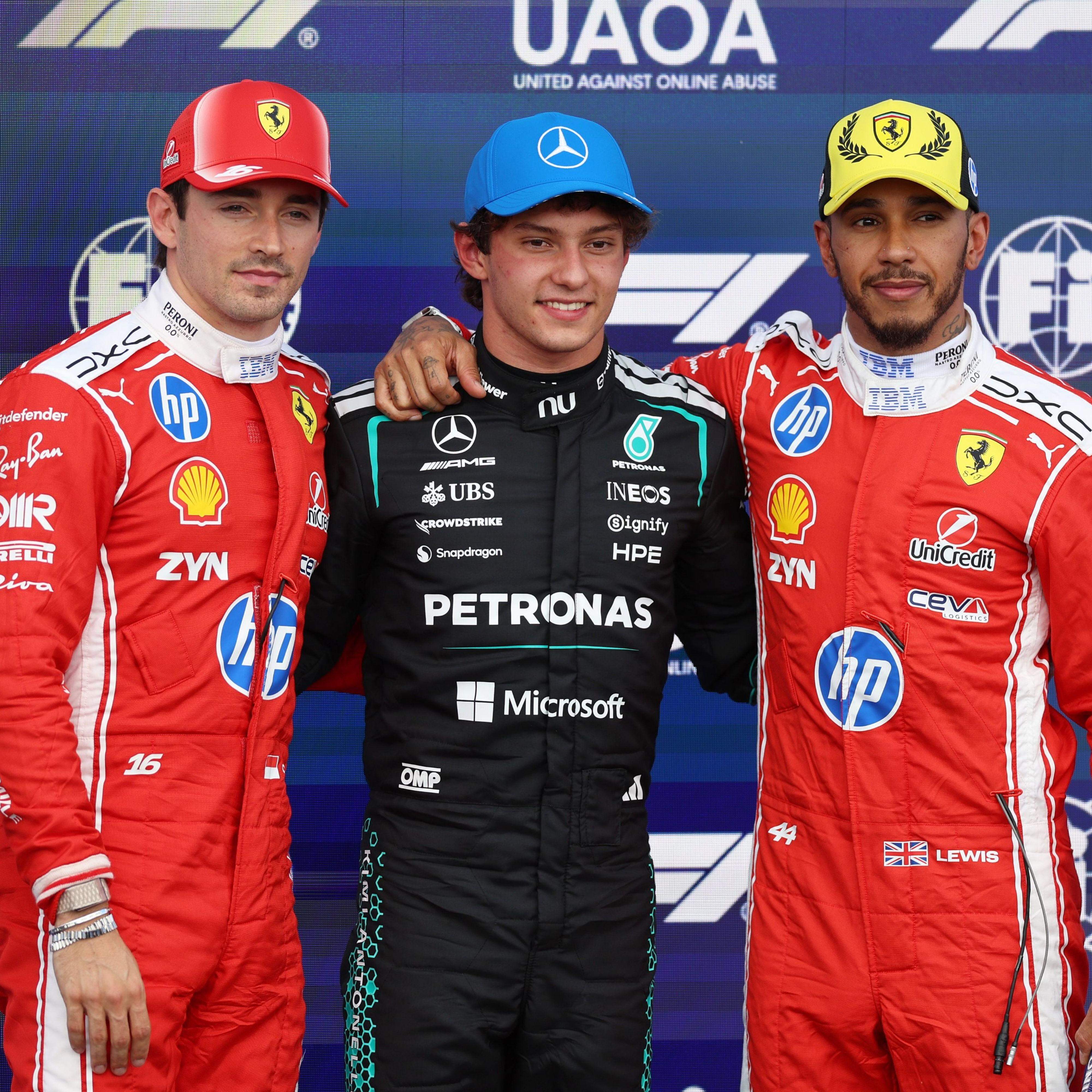 Da esquerda para a direita: Charles Leclerc, o segundo lugar, Kimi Antonelli, o pole, e Lewis Hamilton, o terceiro