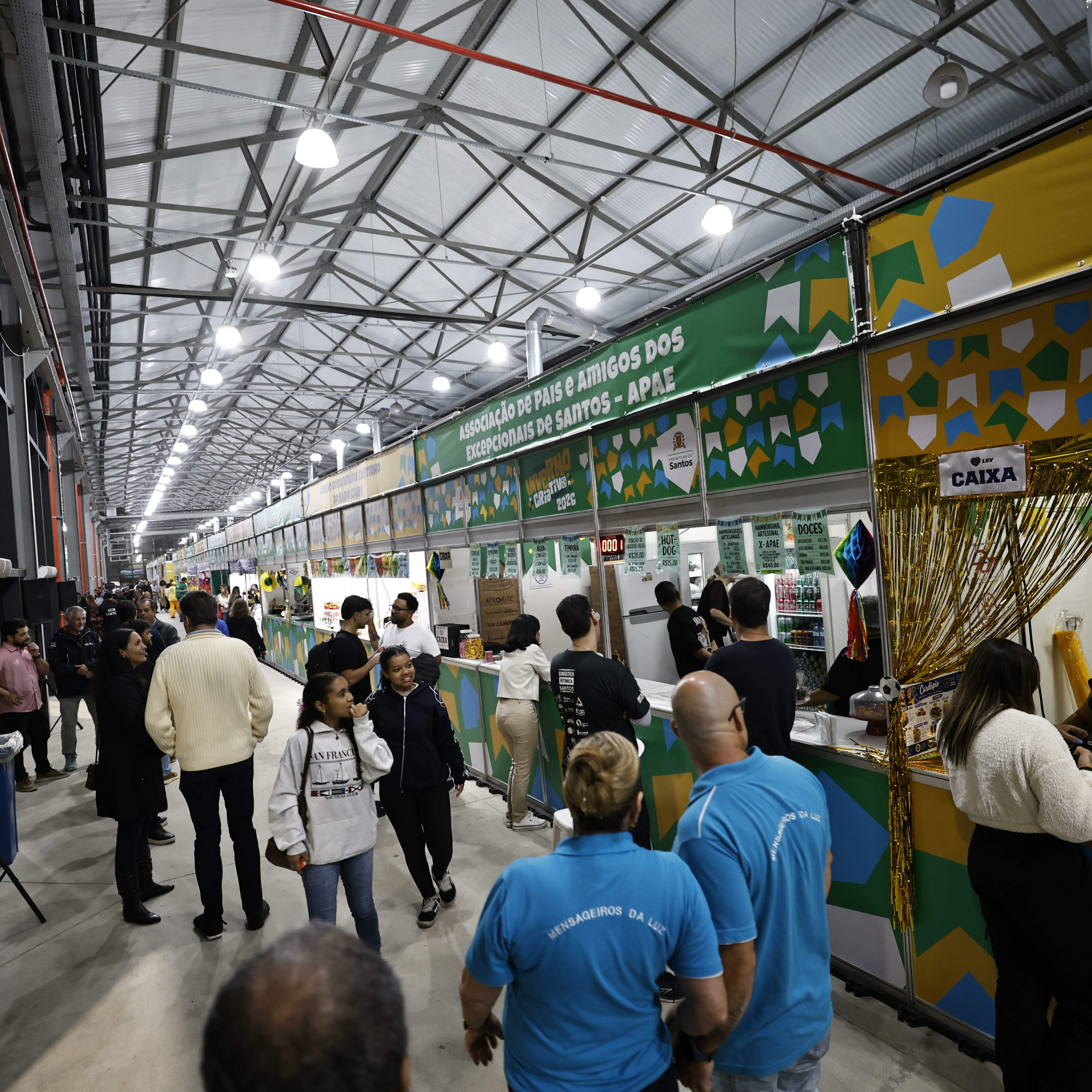 Este ano, 22 entidades beneficentes participam do evento, que conta com telão para a Copa do Mundo