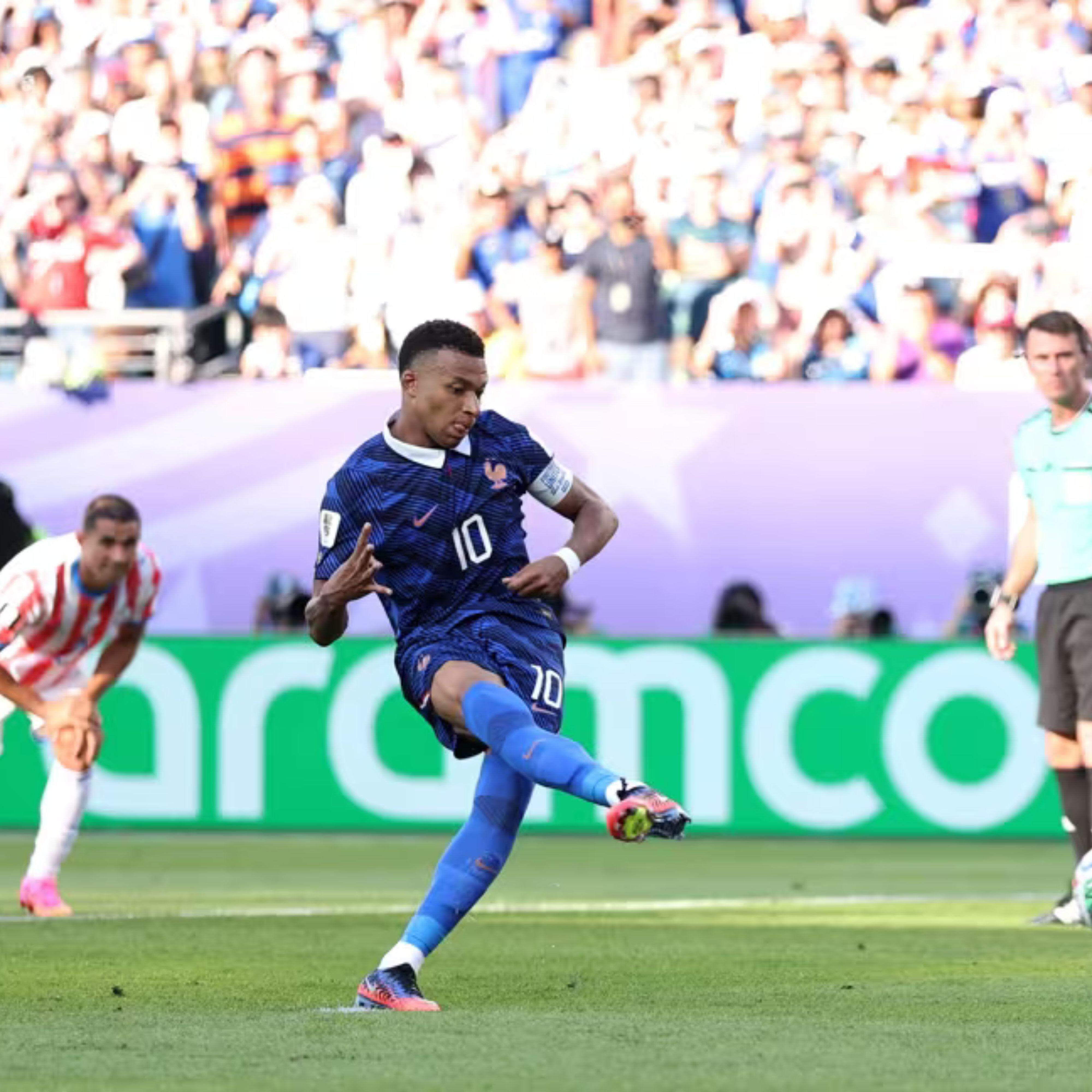 De pênalti, França vence retranca do Paraguai e enfrenta Marrocos nas quartas da Copa