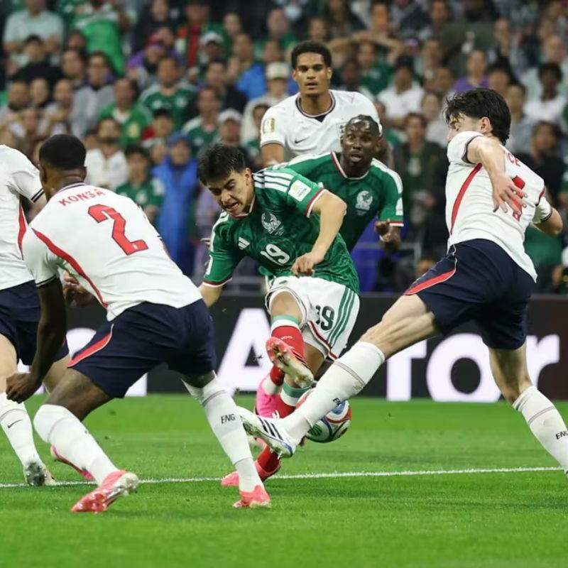 Com um a menos, Inglaterra derruba México no Azteca e segue na Copa