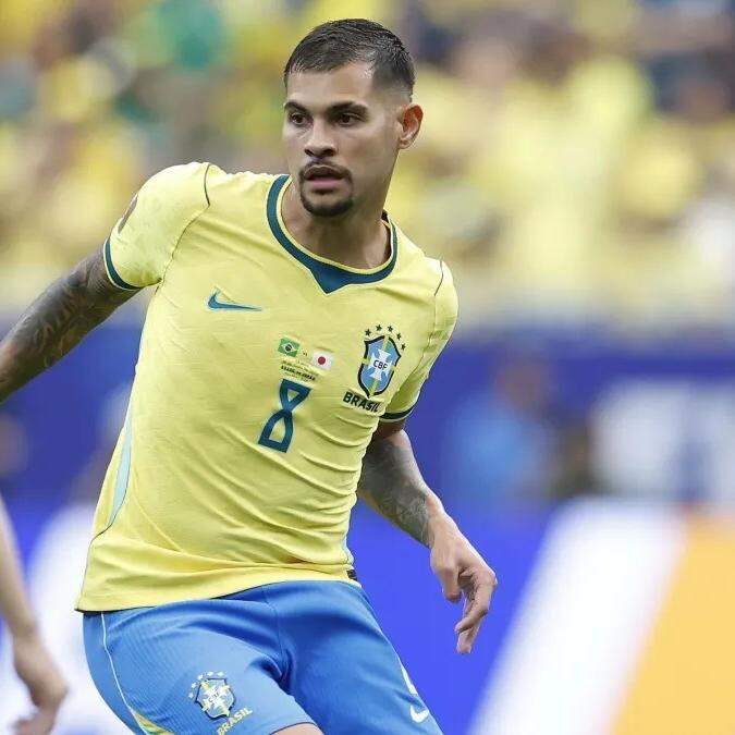 O meia do Newcastle parou na defesa do goleiro Nyland