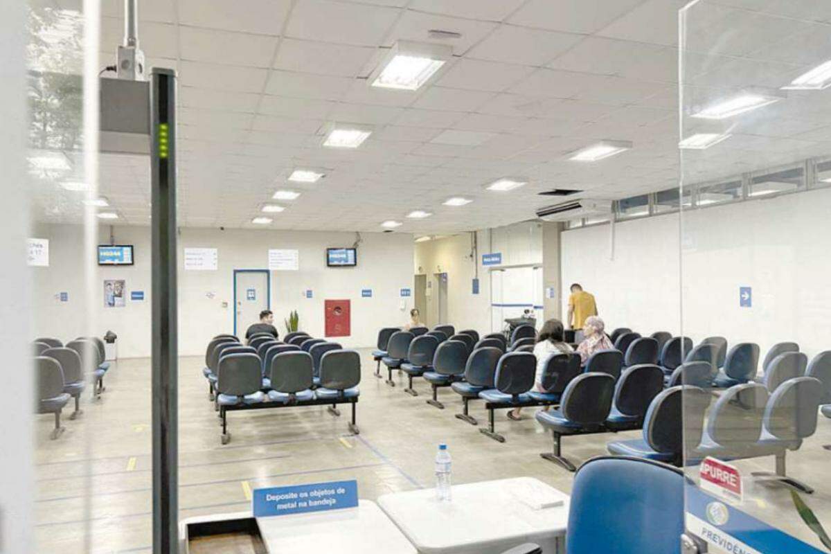 Atualmente, o INSS concede, em média, 700 mil benefícios por mês; em março houve maior volume