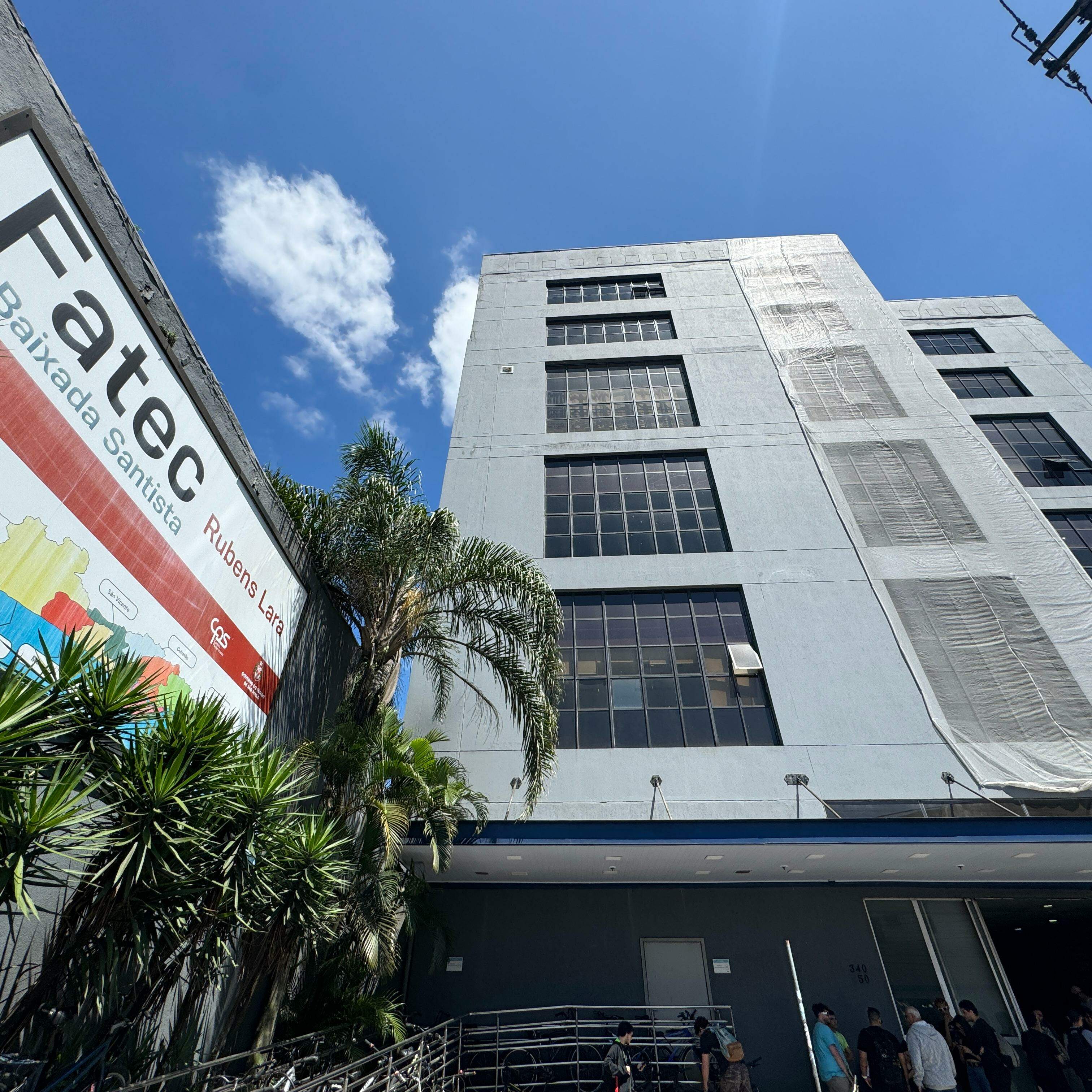 Etec Escolástica Rosa e Fatec Rubens Lara ficam no mesmo prédio em Santos