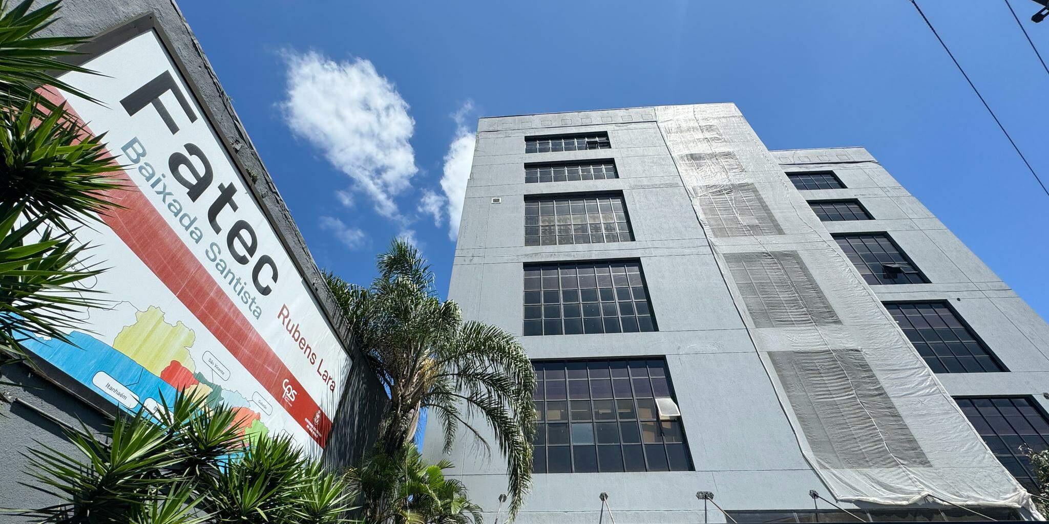 Etec Escolástica Rosa e Fatec Rubens Lara ficam no mesmo prédio em Santos