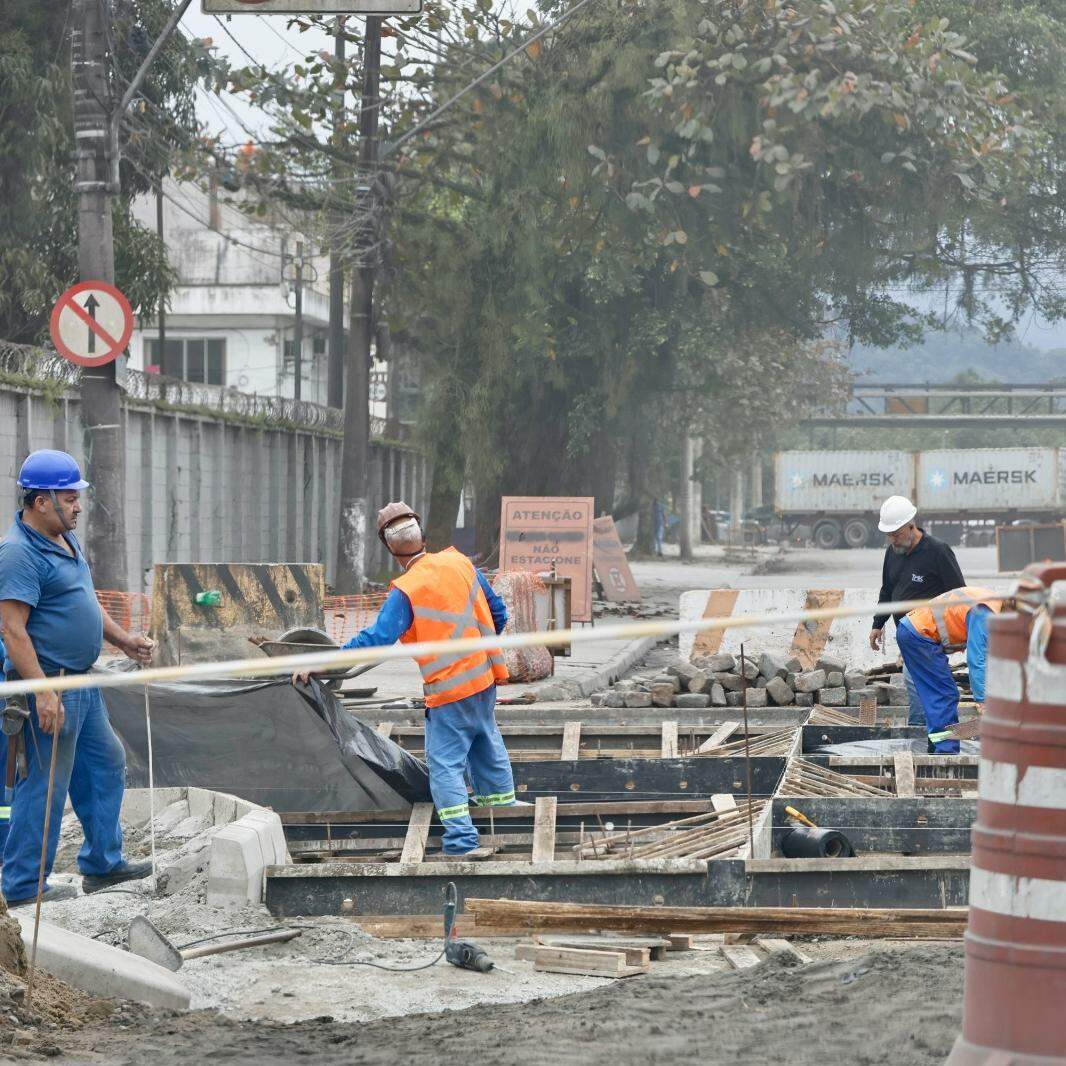 The works include the construction of a higher-capacity drainage channel to improve stormwater runoff