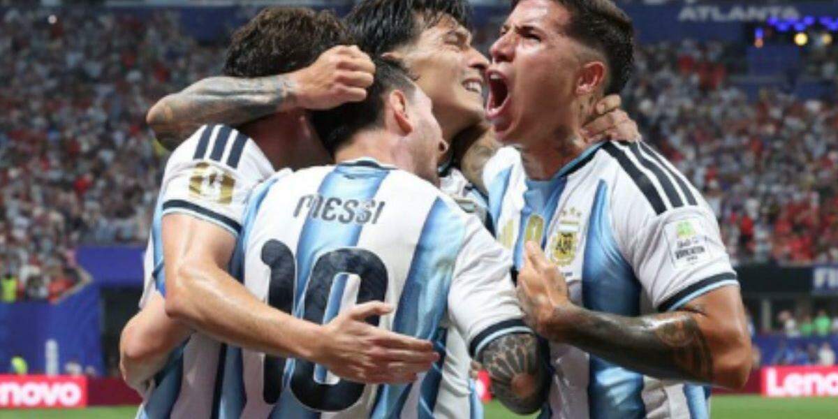 Argentina busca virada, despacha Egito e mantém vivo o sonho do tetra