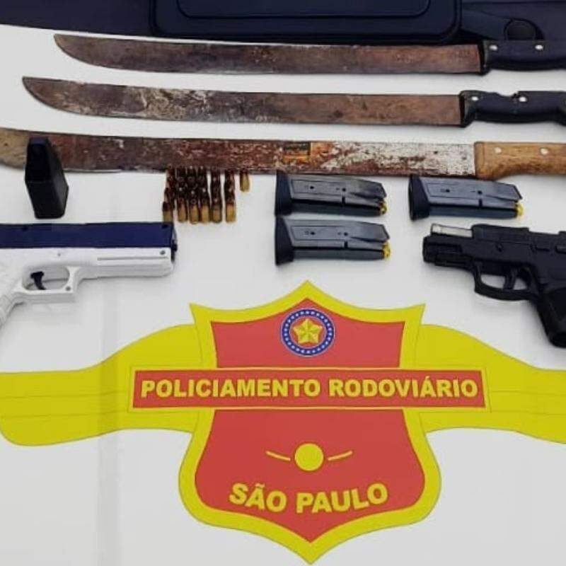 Armas foram apreendidos pela Polícia Militar Rodoviária