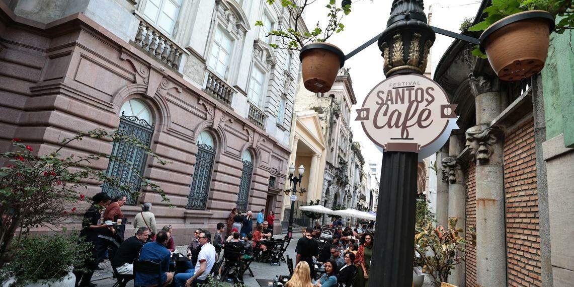 Passeios por pontos históricos da região central são um dos atrativos