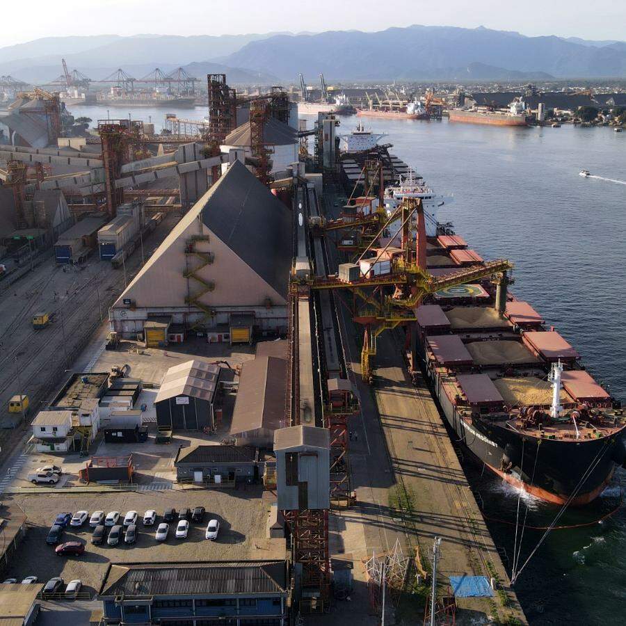 The navigation channel is 24.6 kilometers long, 220 meters wide, and 15 meters deep