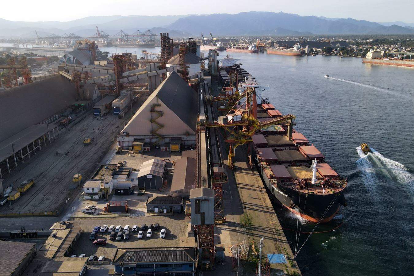The navigation channel is 24.6 kilometers long, 220 meters wide, and 15 meters deep