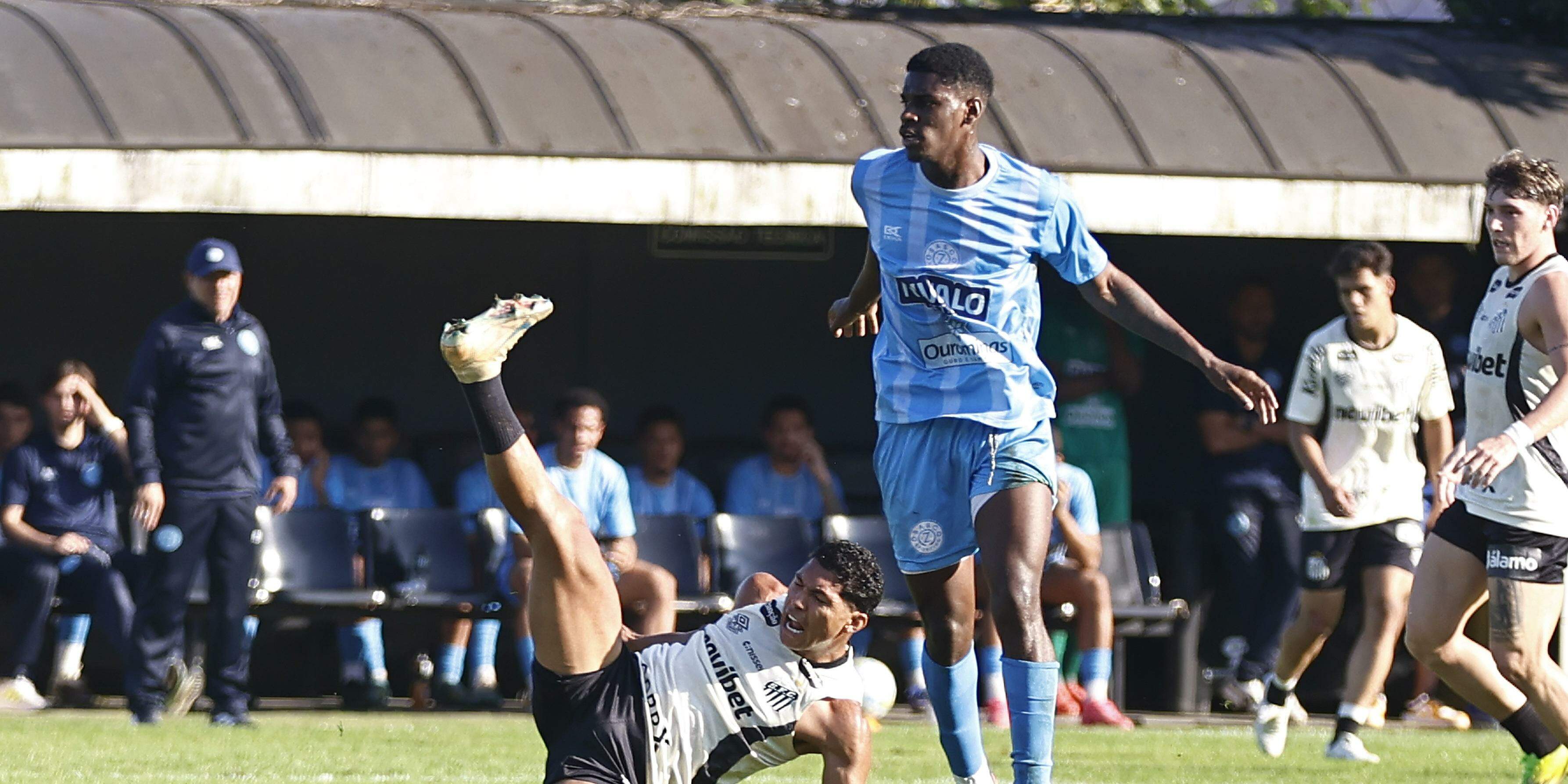 O Santos teve dificuldades para criar chances diante do Osasco no CT