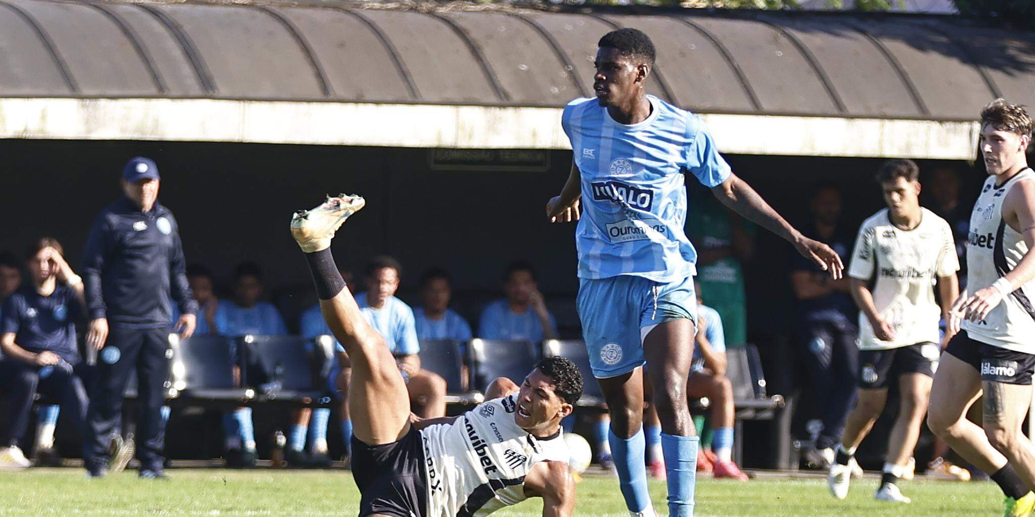 O Santos teve dificuldades para criar chances diante do Osasco no CT