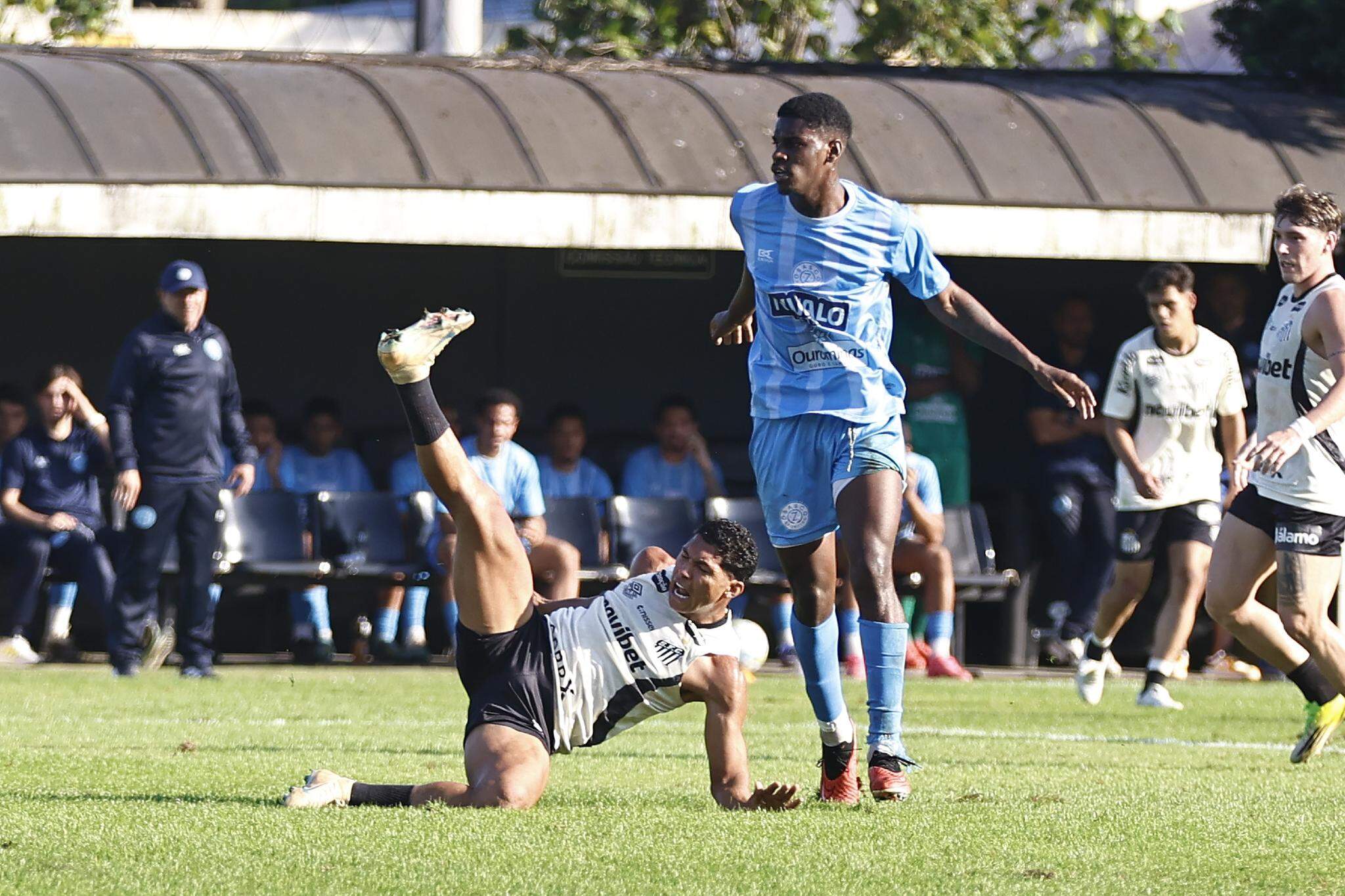 O Santos teve dificuldades para criar chances diante do Osasco no CT