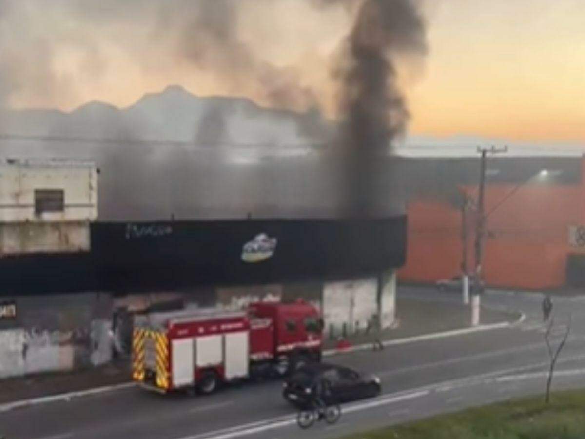 O local já abrigou um supermercado e estava desativado