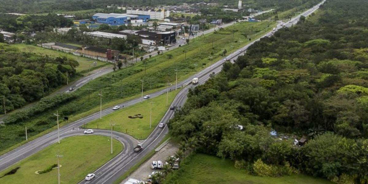 Acidente ocorreu na Rodovia Rio-Santos, em Bertioga