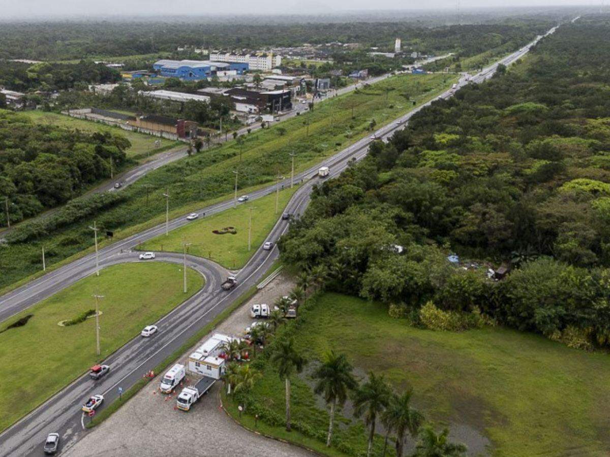 Acidente ocorreu na Rodovia Rio-Santos, em Bertioga