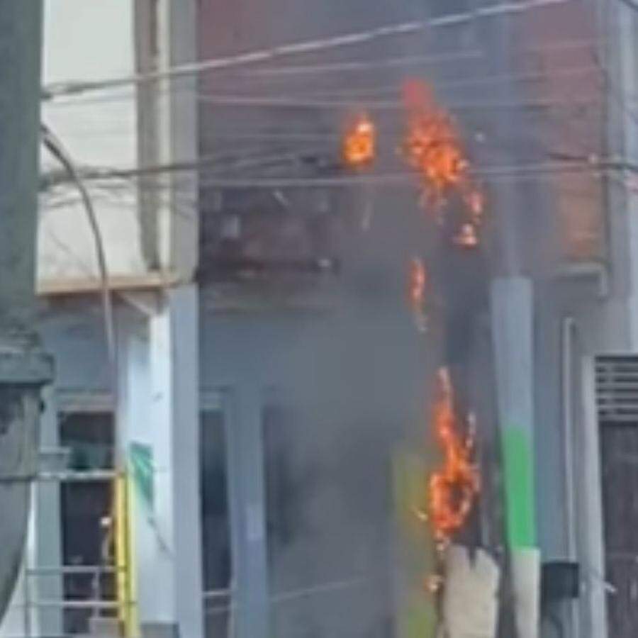 Corpo de Bombeiros foi acionado e combateu o fogo