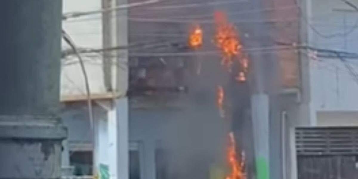Corpo de Bombeiros foi acionado e combateu o fogo