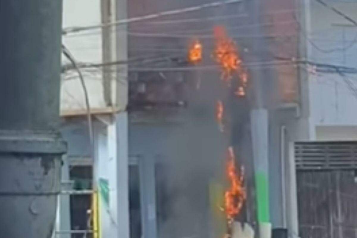 Corpo de Bombeiros foi acionado e combateu o fogo