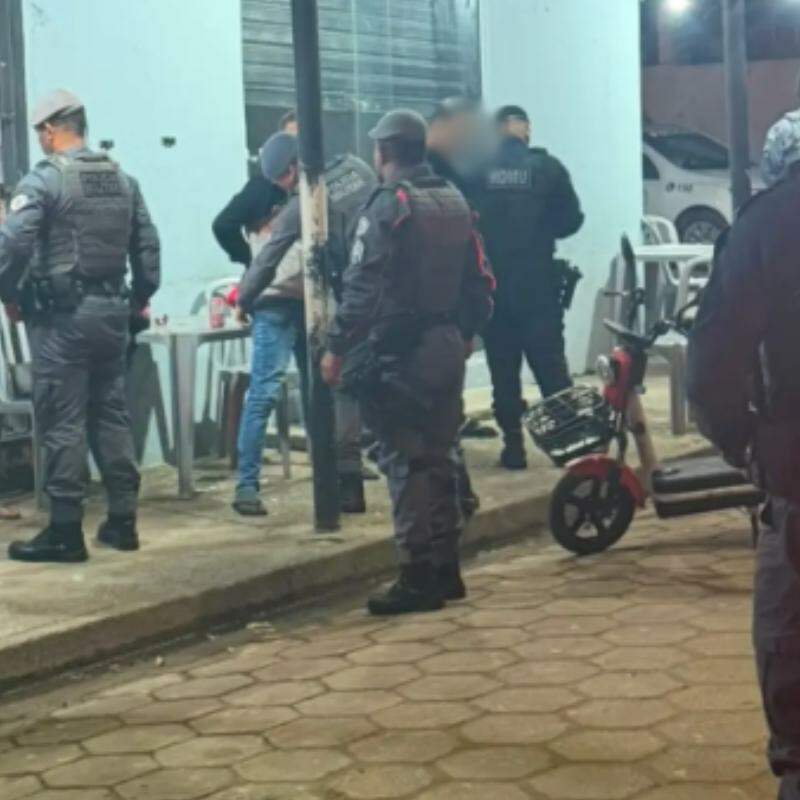 A ação reuniu equipes da Polícia Militar, Polícia Civil, Guarda Civil Municipal, Secretaria Municipal de Comércio, Vigilância Sanitária e Conselho Tutelar